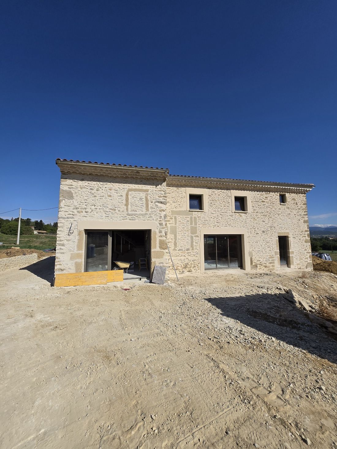 Le gîte Les Lavandes, façade en pierre